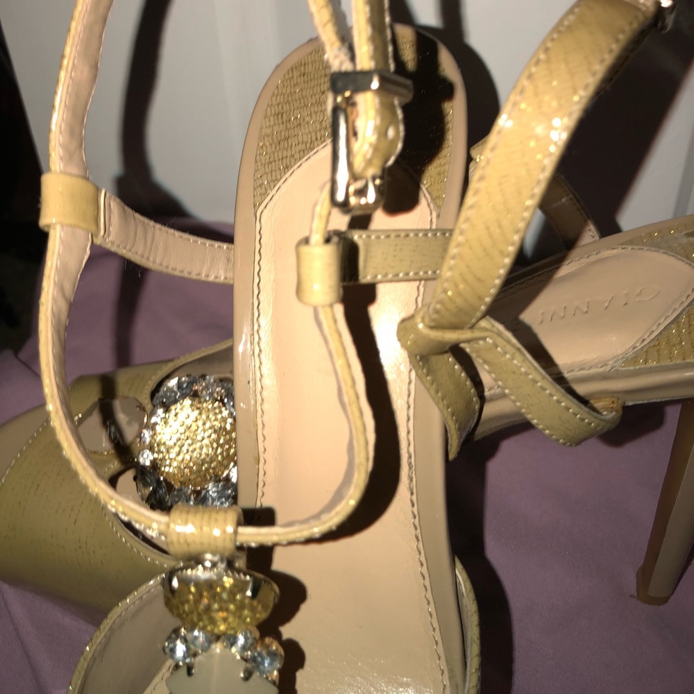 Gianni Bini brooch heels - Picture 2 of 4